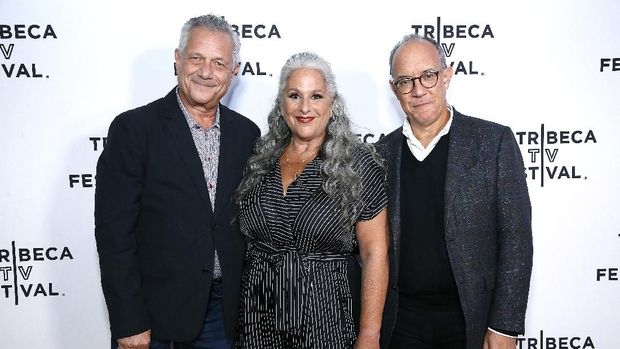 NEW YORK, NEW YORK - SEPTEMBER 13: (L-R) Executive producers Kevin Bright, Marta Kauffman and David Crane attend