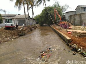 Dinas LH Bogor Bersihkan 305 Ton Sampah di Sungai Cipakancilan Dinas LH Bogor Bersihkan 305 Ton Sampah di Sungai Cipakancilan