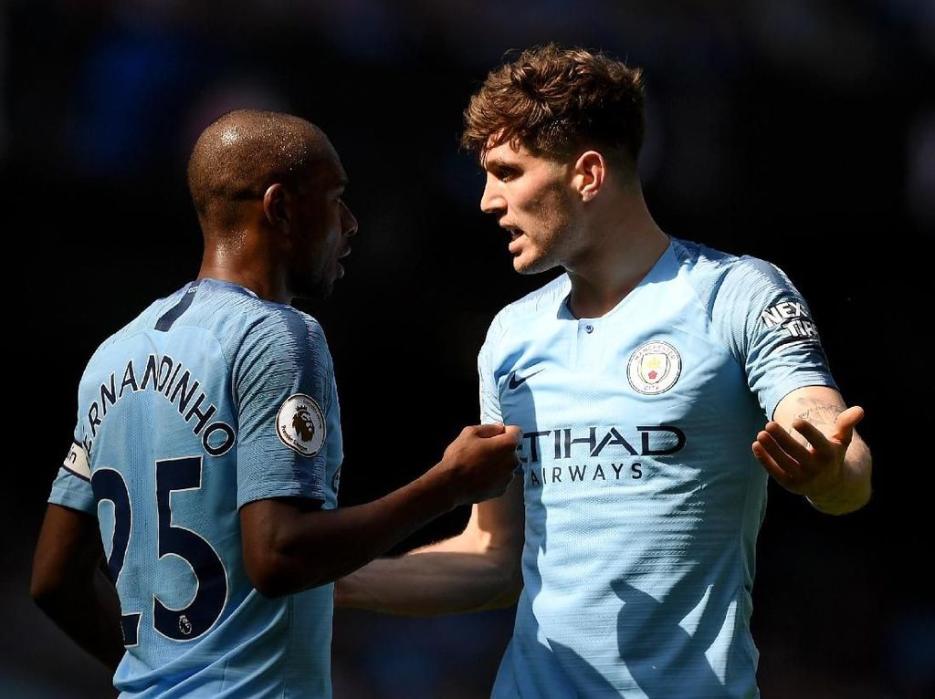 City Krisis Bek Tengah? Tenang Saja, Ada Fernandinho City Krisis Bek Tengah? Tenang Saja, Ada Fernandinho