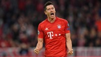 12 menit juga waktu yang dibutuhkan Robert Lewandowski saat mencetak hat-trick kemenangan Bayern Munich 6-0 atas Crvena Zvezda pada musim 2019/2020. (Foto: Christof Stache / AFP)