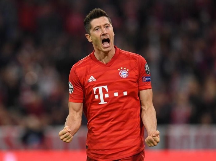 Bayern Munich's Polish forward Robert Lewandowski celebrate scoring the 2-0 goal during the UEFA Champions League Group B football match between FC Bayern Munich and Red Star Belgrade (Crvena Zvezda) in Munich, southern Germany, on September 18, 2019. (Photo by Christof STACHE / AFP)