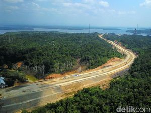 Jokowi Cari Kandidat Kepala Badan Otorita Ibu Kota Baru Jokowi Cari Kandidat Kepala Badan Otorita Ibu Kota Baru