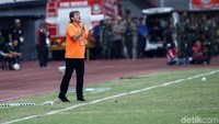 Memegang tim sejak laga lawan Persela 22 Juni lalu, Banuelos cuma tiga kali menang atas PSS Sleman, Kalteng Putra, dan PSIS Semarang. Sementara, sisanya tujuh kali imbang dan tiga kali kalah.