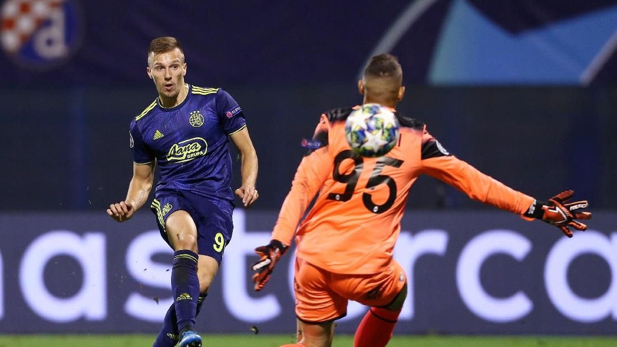 Penyerang Dinamo Zagreb Mislav Orsicn mencetak hat-trick di laga debutnya (REUTERS/Antonio Bronic)