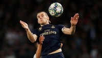 Aksi Gareth Bale saat mengontrol bola. REUTERS/Benoit Tessier.