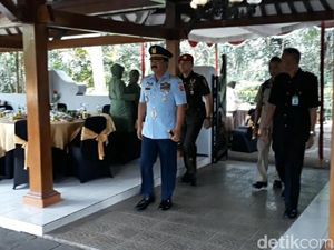 Panglima TNI Berziarah ke Makam Soeharto