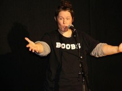 Benci Payudaranya, Penyanyi Melbourne Lakukan Operasi Untuk Menghilangkannya