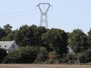 Nyangkut di Kabel Listrik, Pilot Jet Tempur F-16 Diselamatkan Setelah 2 Jam