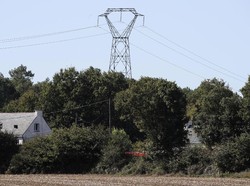 Nyangkut di Kabel Listrik, Pilot Jet Tempur F-16 Diselamatkan Setelah 2 Jam