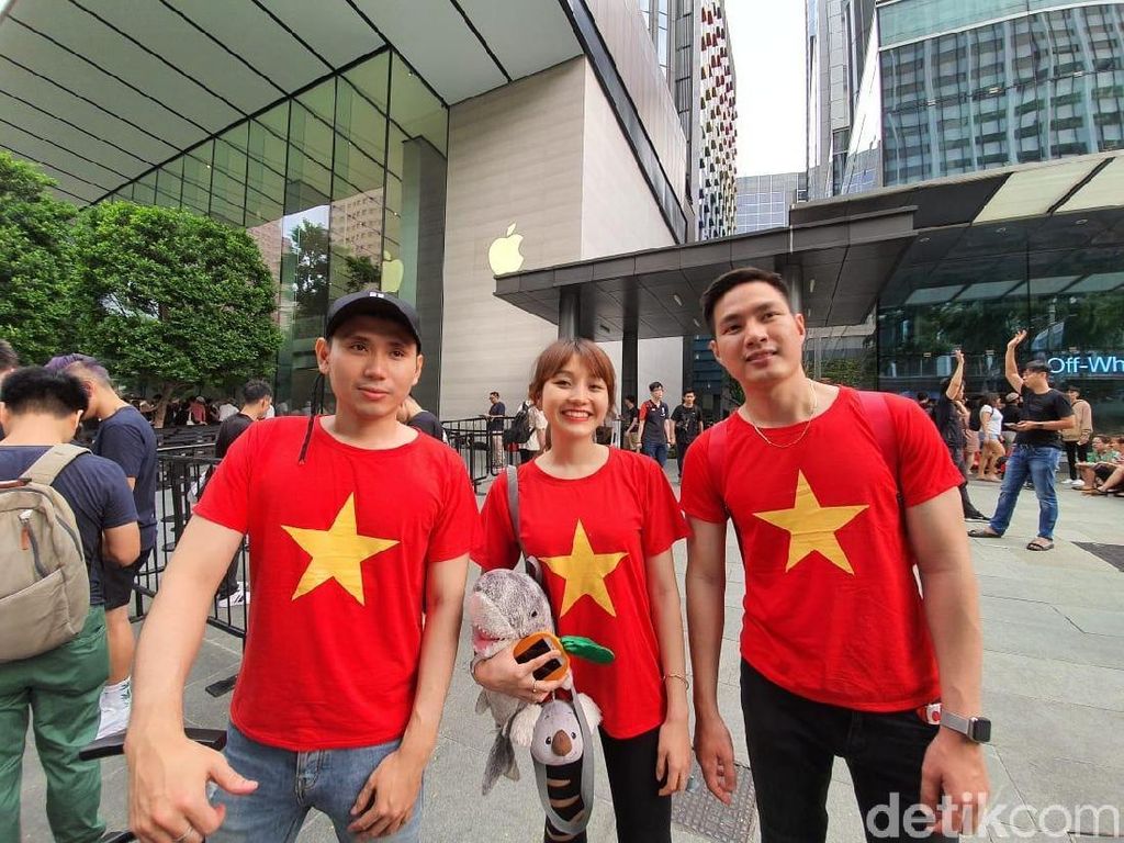 30 Jam Antre, Trio Fanboy Apple Jadi Pembeli Pertama iPhone 11 30 Jam Antre, Trio Fanboy Apple Jadi Pembeli Pertama iPhone 11