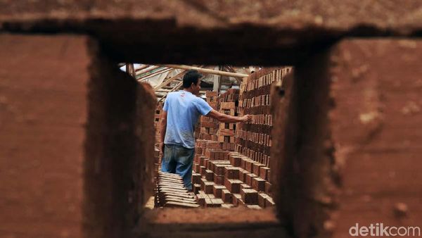 Geliat Sentra Pembuatan Bata Merah di Kabupaten Bandung