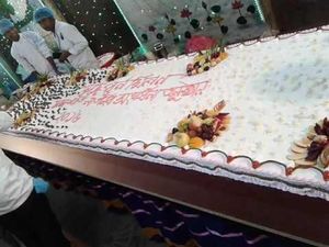 Kue Ulang Tahun Bertema Antikorupsi Ini Panjangnya 200 Meter