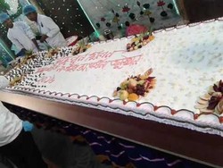 Kue Ulang Tahun Bertema Antikorupsi Ini Panjangnya 200 Meter