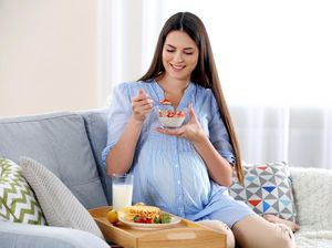 Boleh Nggak Sih Tetap Diet Saat Hamil?