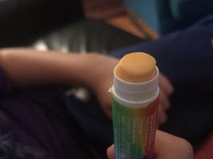 Agar Tak Ketahuan, Anak Ini Simpan Keju di Wadah Lip Balm