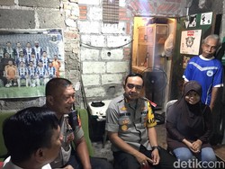 Kapolres Jakut dan Camat Kunjungi Nenek yang Gendong Bayi di Cilincing