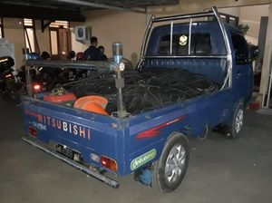 Kawanan Penjahat Gondol Ratusan Meter Kabel Udara di Sumedang Kawanan Penjahat Gondol Ratusan Meter Kabel Udara di Sumedang