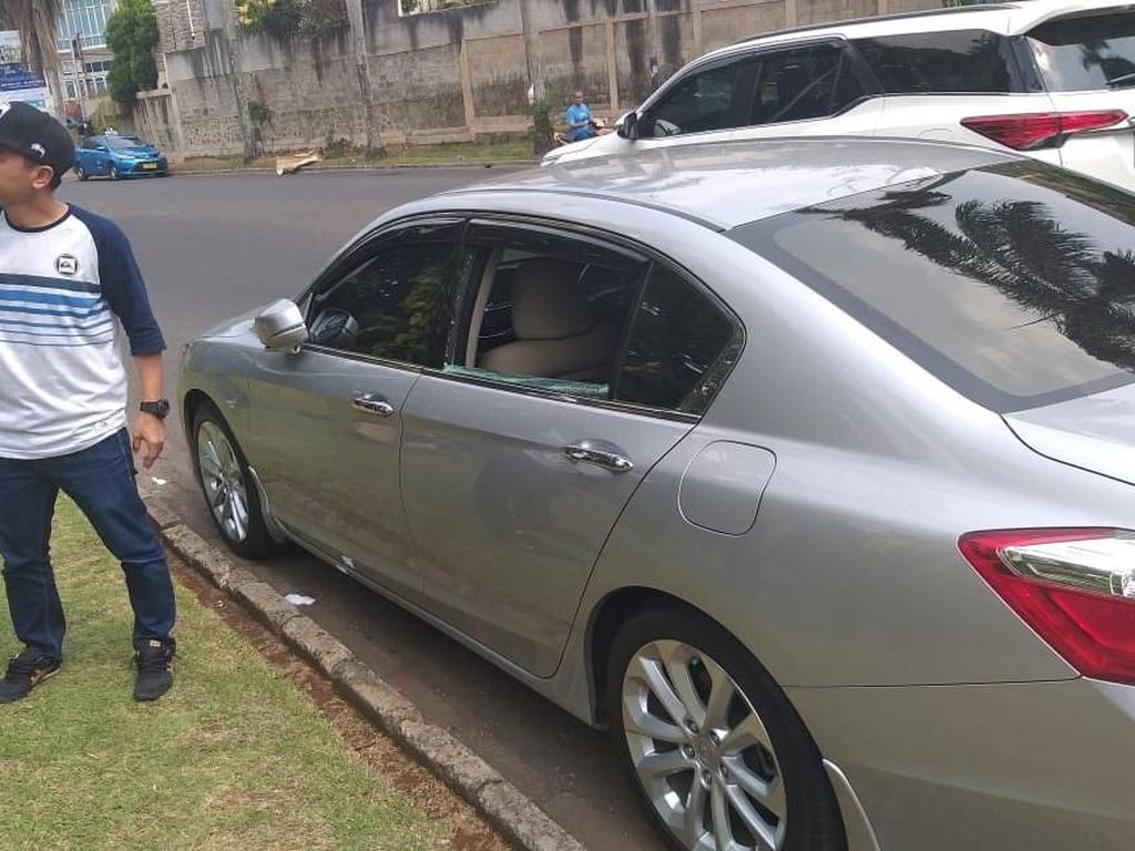 Apes Rico Ceper, Barang Kecurian di Mobil lalu Tabrak Mobil Polisi Apes Rico Ceper, Barang Kecurian di Mobil lalu Tabrak Mobil Polisi