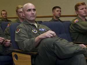 China: Pilot FedEx Amerika Ditahan Atas Dugaan Penyelundupan Senjata China: Pilot FedEx Amerika Ditahan Atas Dugaan Penyelundupan Senjata