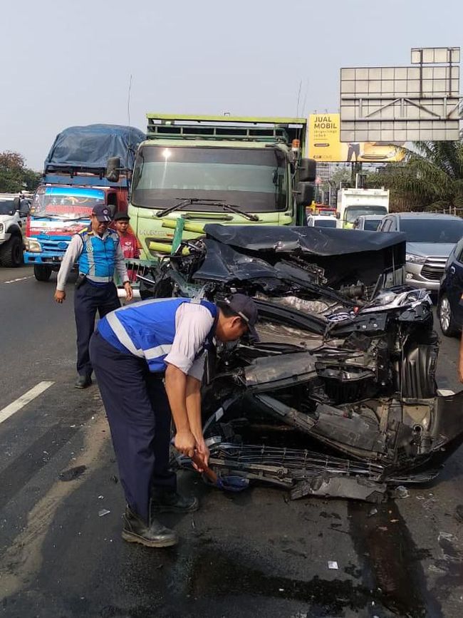 Berita Tabrakan Beruntun di Tol Tangerang, 2 Orang Terluka Kamis 18 April 2024