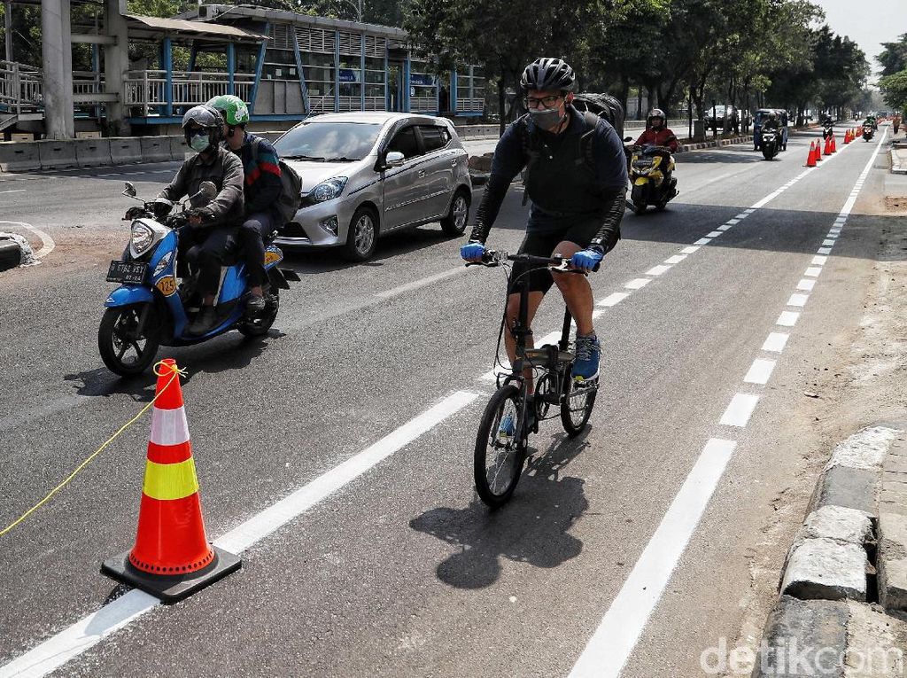 Polisi Belum Tindak Penerobos Jalur Sepeda, Ini Alasannya Polisi Belum Tindak Penerobos Jalur Sepeda, Ini Alasannya