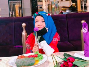 Yuk, Intip Gaya Ceria Fatimah Halilintar Kalau Lagi Kulineran! Yuk, Intip Gaya Ceria Fatimah Halilintar Kalau Lagi Kulineran!