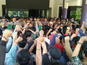 Tolak UU KPK Baru, Mahasiswa di Ciamis Geruduk Gedung DPRD