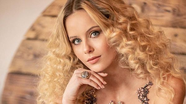 Foto: Wanita Cantik Gantikan Transgender Jadi Juara Miss Universe Spanyol