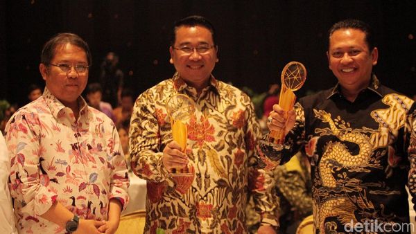 Mendes dan Ketua DPR Raih Indonesia Digital Initiative Award 2019