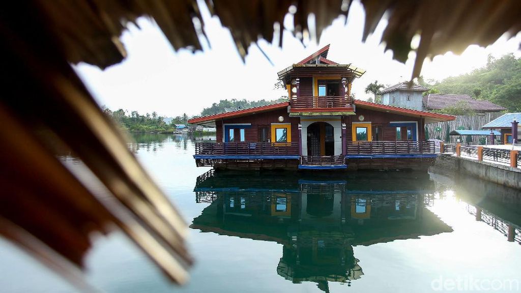 Unik! Ada Hotel Terapung di Pulau Paling Luar Indonesia