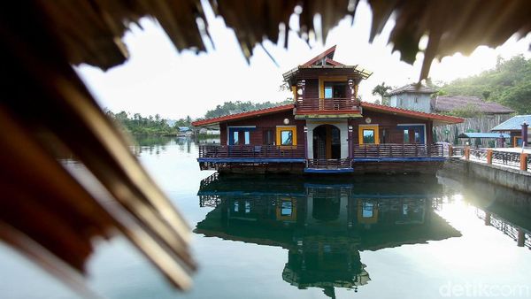 Unik! Ada Hotel Terapung di Pulau Paling Luar Indonesia