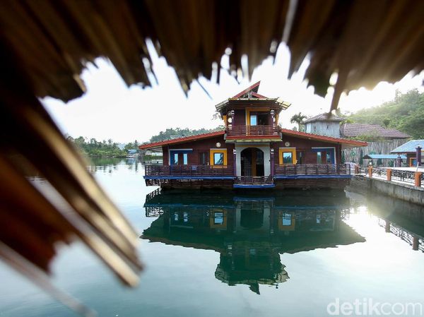 Unik! Ada Hotel Terapung di Pulau Paling Luar Indonesia