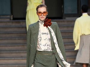 15 Karya Victoria Beckham, Brand Paling Berpengaruh di London Fashion Week