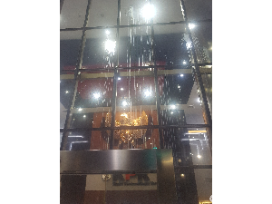 Kaca-kaca Gedung KPK Kotor Kena Lemparan Telur Pendemo