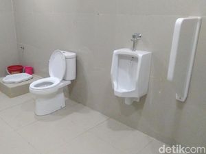 Kisah Viral Toilet Tanpa Sekat di Stasiun Ciamis Kisah Viral Toilet Tanpa Sekat di Stasiun Ciamis