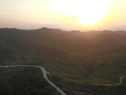 Bayangan Forest City di Senja Semoi Dua