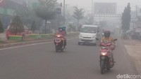 Kabut Asap Karhutla Masih Pekat: Udara Tak Sehat, Aktivitas Terhambat