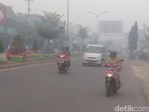 Menkes Sarankan Buat Ruang Tanpa Asap dengan Dakron dan Gorden Basah Menkes Sarankan Buat Ruang Tanpa Asap dengan Dakron dan Gorden Basah