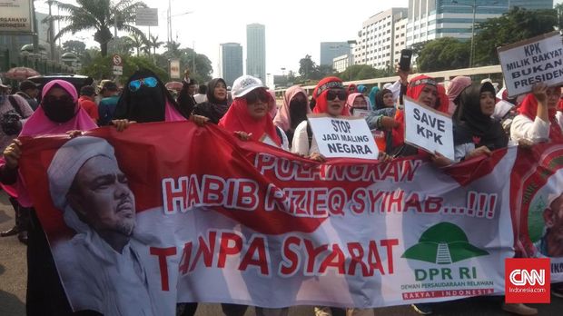 Ada Aksi Emak-emak, Polisi Batasi Akses di Depan Gedung DPR
