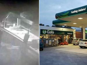 Waduh! Hantu Ini Tertangkap Kamera Sedang Ngamuk Banting Makanan