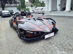 Mobil Listrik Lowo Ireng ITS Mejeng di Balai Kota Jakarta