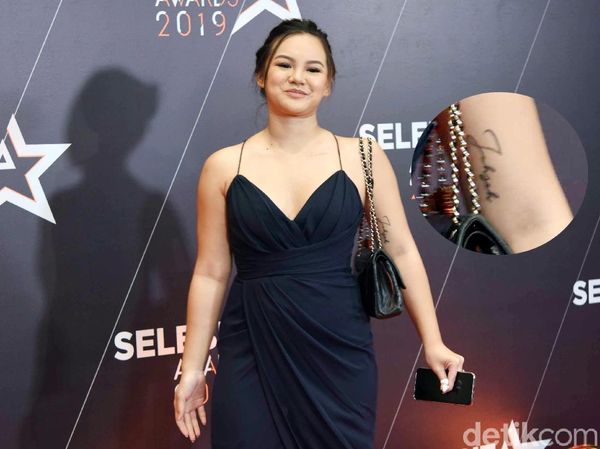 Shafa Harris Pamer Tato Baru, Apa Artinya?