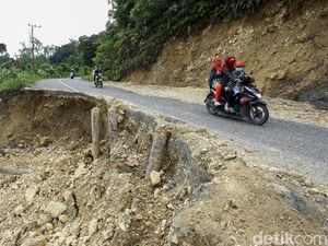 Duh, Pascalongsor Jalan di Simeulue Aceh Belum Diperbaiki