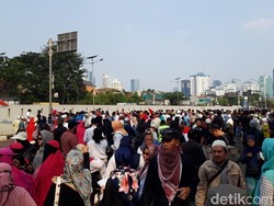 Polisi Sekat 2 Massa Pendemo RUU KPK di DPR