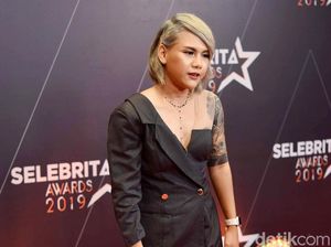 Cerita Evelyn Soal Gandengan Baru Asal Jepang