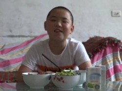 Video Makan Viral Ini Punya Kisah Perjuangan Anak-anak yang Bikin Haru