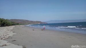 Potret Cantik Pantai Ria dari Dompu