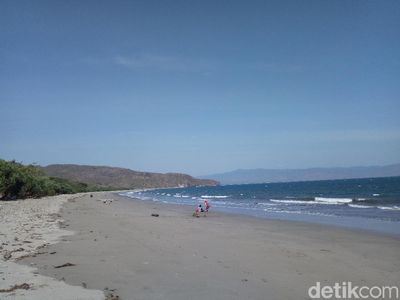 Potret Cantik Pantai Ria dari Dompu
