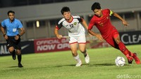 Dalam pertandingan Indonesia langsung menekan Brunei.