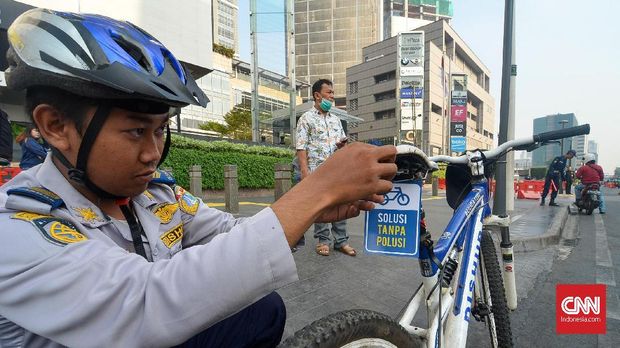 Motor Serobot Jalur Sepeda, Dalih Anies Marka Belum Komplet